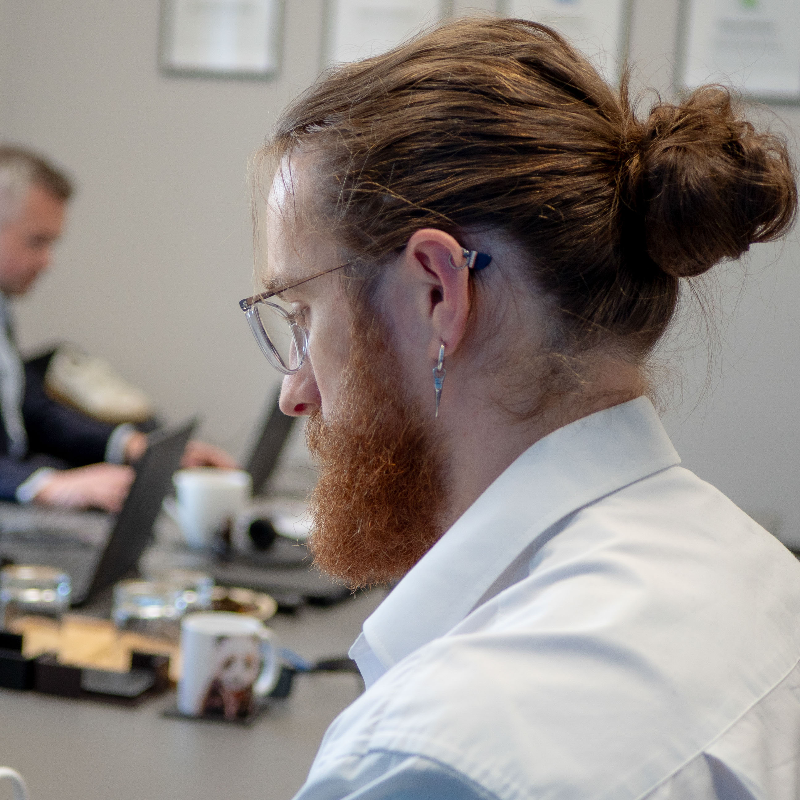helpdesk-team-providing-support